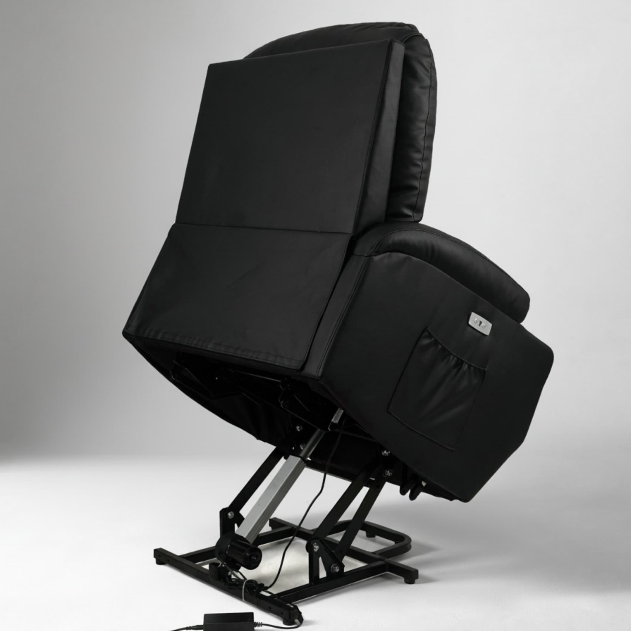 כורסת קימה חשמלית Dolce Vita Milano פרימיום עור PU שחור עם 8 נקודות עיסוי | חימום + USB