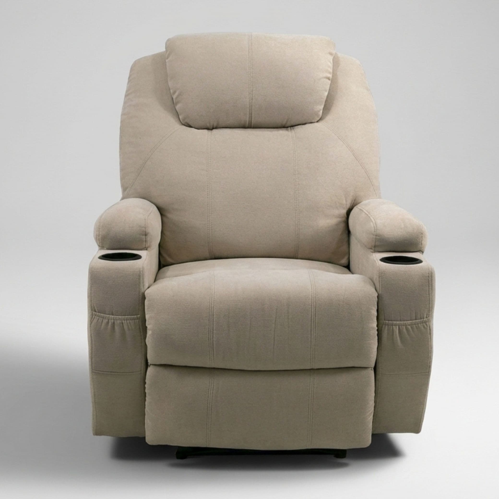 מבט קדמי על כורסת קימה Dolce Vita Milano בבז' עם מחזיקי כוסות וכיסי אחסון בצדדים