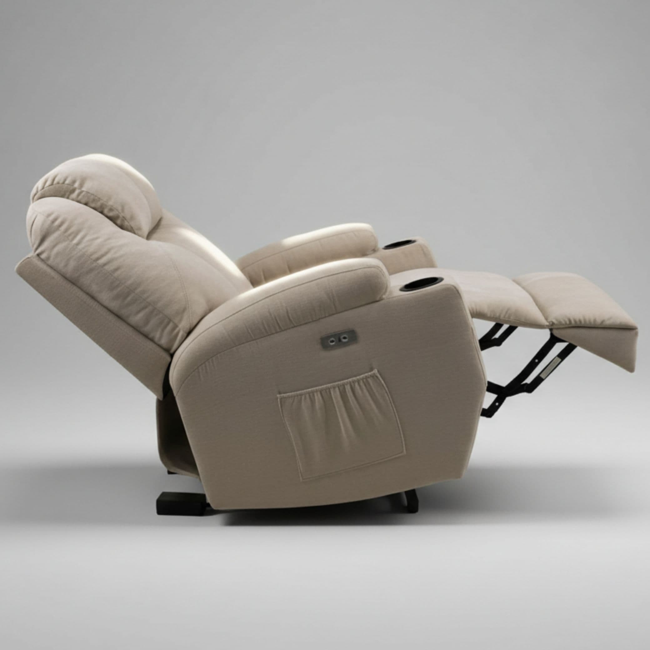 כורסת קימה Dolce Vita Milano במצב שכיבה עם הדום רגליים פתוח - מבט צד